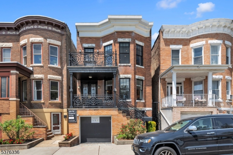 West New York Town, NJ 07093,5303 Blvd East