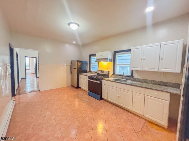 Elizabeth City, NJ 07206,411 Fulton St #2