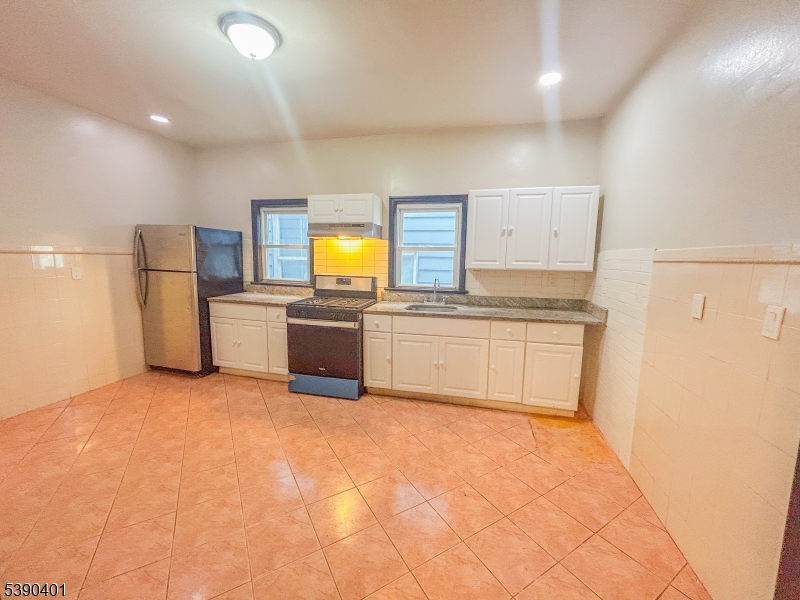 Elizabeth City, NJ 07206,411 Fulton St #2