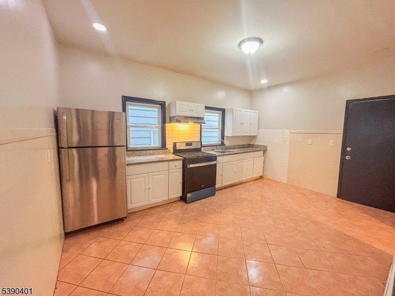 Elizabeth City, NJ 07206,411 Fulton St #2