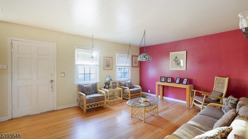 Fanwood Boro, NJ 07023,4 Lois Pl