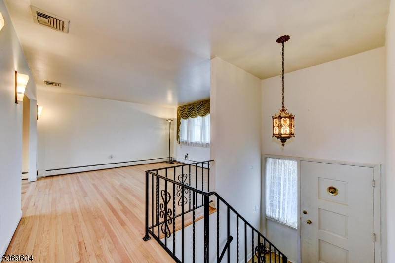 Belleville Twp., NJ 07109,27 Carmer Ave