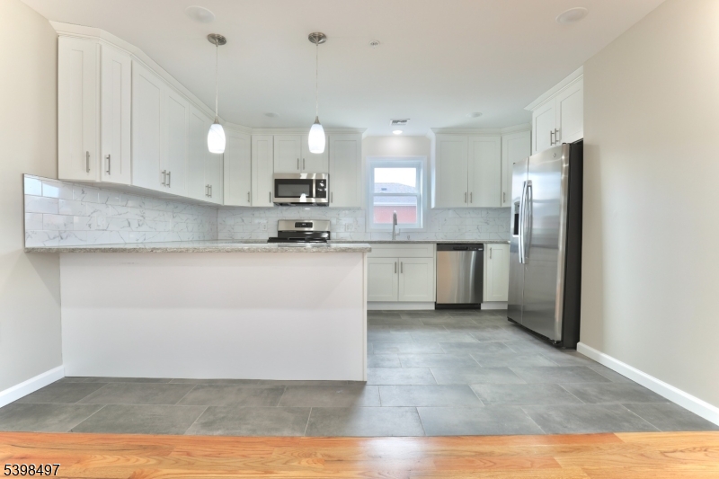 Newark City, NJ 07114,32 Garibaldi Ave #3