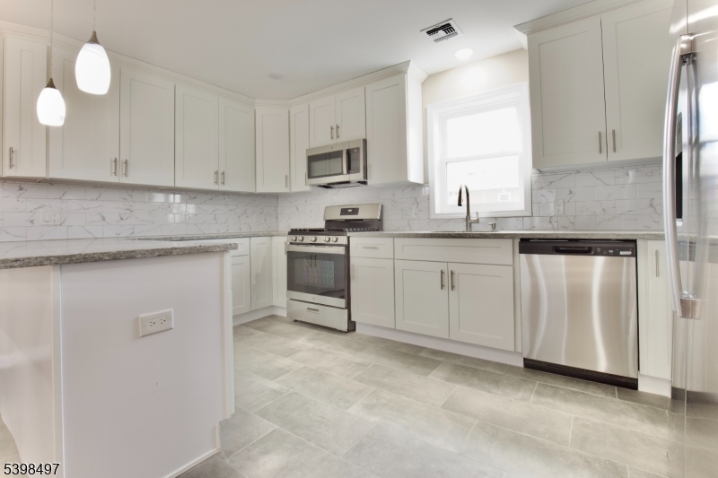 Newark City, NJ 07114,32 Garibaldi Ave #3