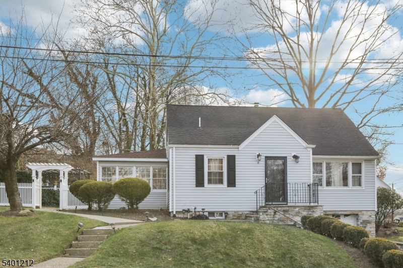 Woodland Park, NJ 07424,4 Brookview Dr