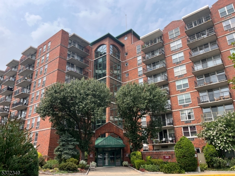 Little Falls Twp., NJ 07424,300 Main St #901