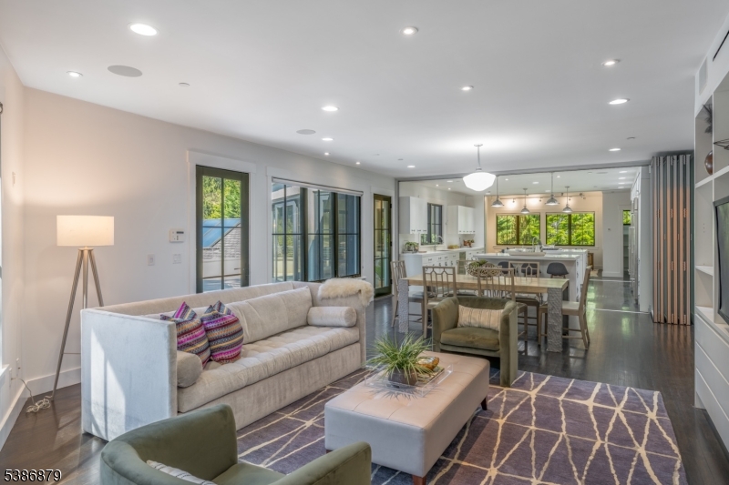 60 Fernwood Rd, Summit City, NJ 07901