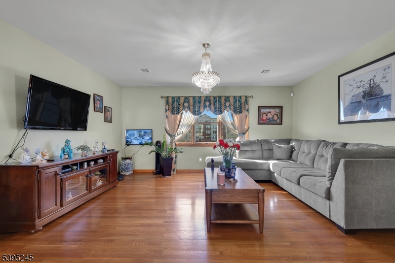 Newark City, NJ 07105,4 Saint Francis St