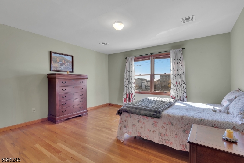 Newark City, NJ 07105,4 Saint Francis St