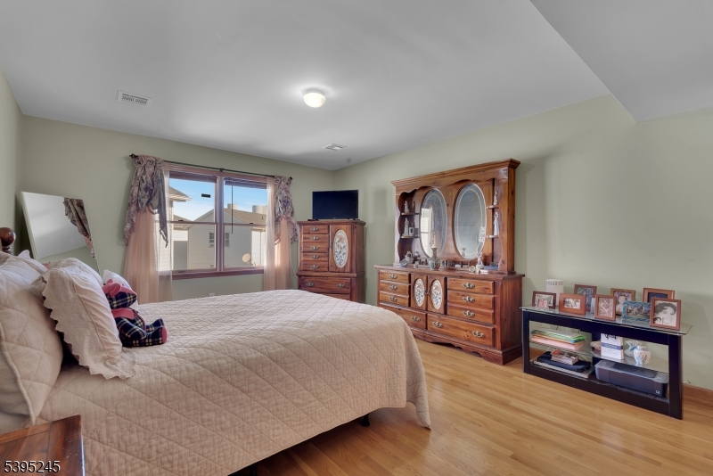 Newark City, NJ 07105,4 Saint Francis St