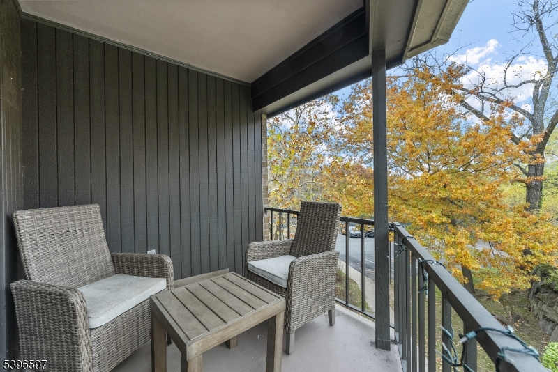 Little Falls Twp., NJ 07424,181 Long Hill #11-6