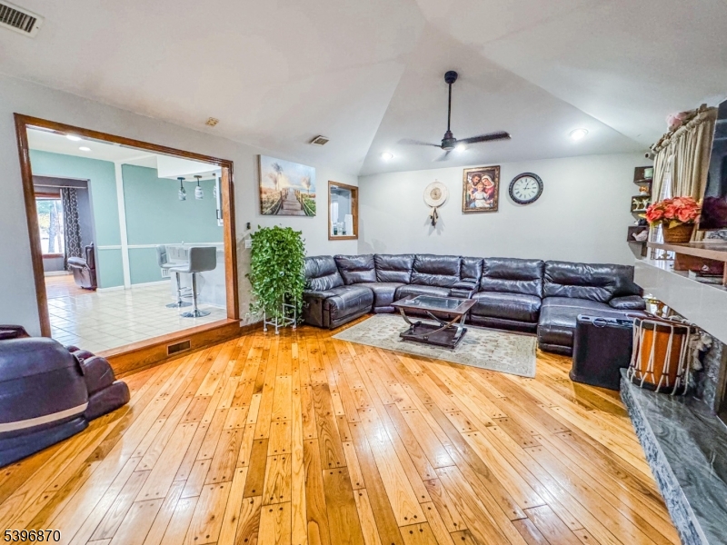 Paramus Boro, NJ 07652,617 Sycamore St