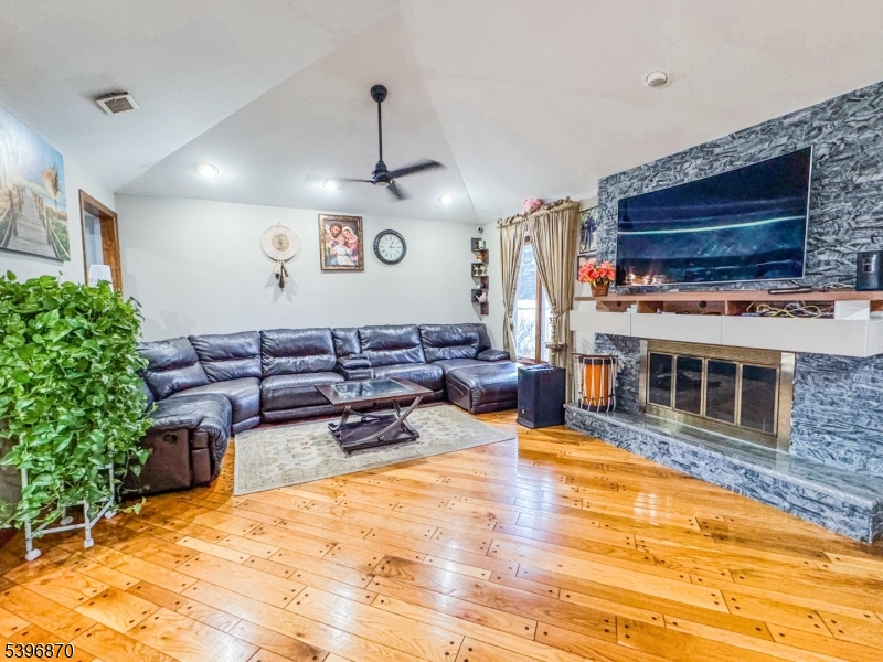 Paramus Boro, NJ 07652,617 Sycamore St