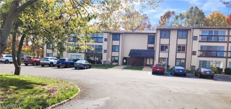 277 Crosse Dr #2E, Monroe Twp., NJ 08831