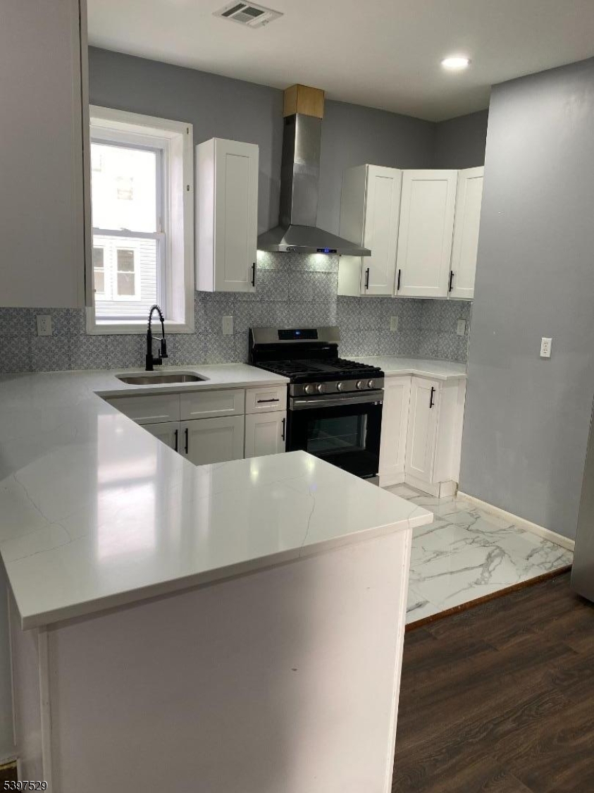 Newark City, NJ 07103,540 S 20Th St, Floor 2