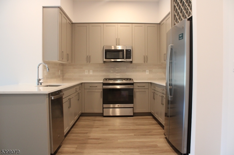 2 River Rd #306, Chatham Boro, NJ 07928