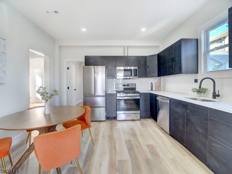 Irvington Twp., NJ 07111,5 Krotik Pl