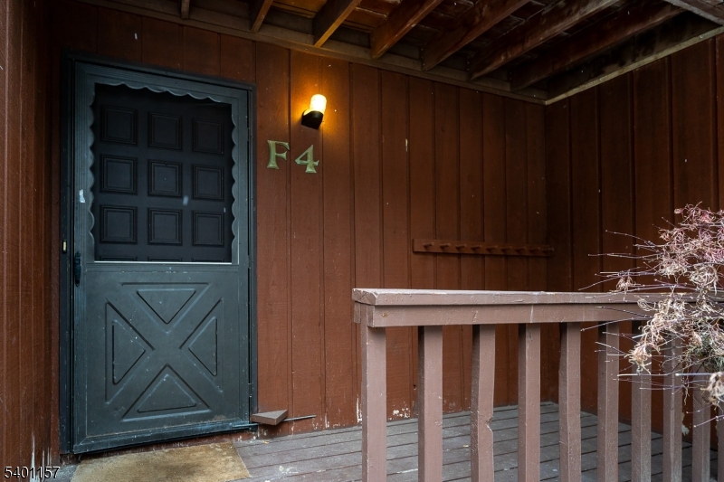 Vernon Twp., NJ 07462,15 Village Way #4