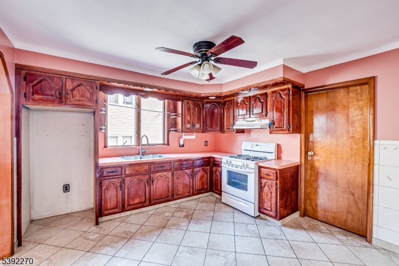 Irvington Twp., NJ 07111,5 Norwood Ave