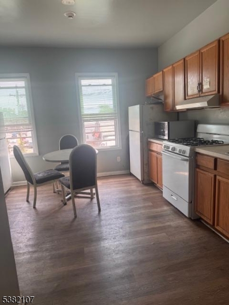 Hawthorne Boro, NJ 07506,329 Wagaraw Rd #10