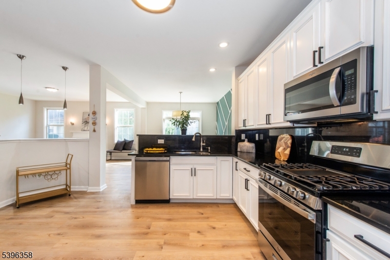 Clifton City, NJ 07013,23 Devonshire Dr