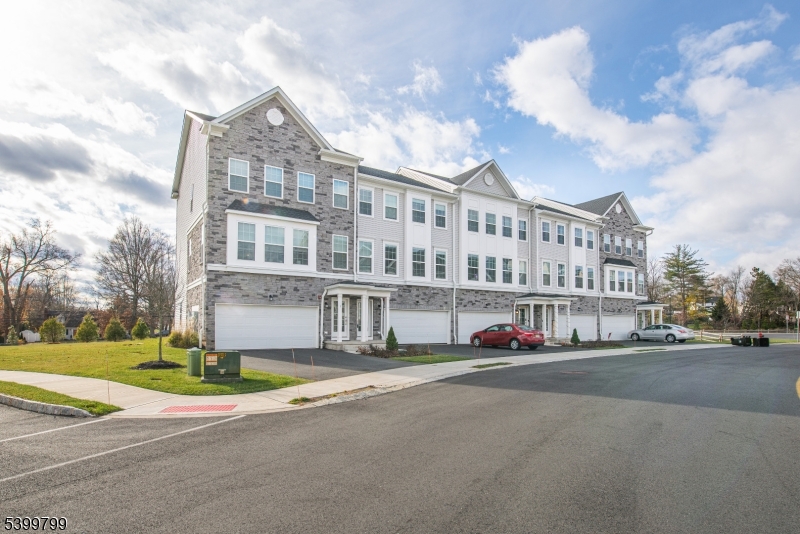 7 Dorchester Ln, East Hanover Twp., NJ 07936