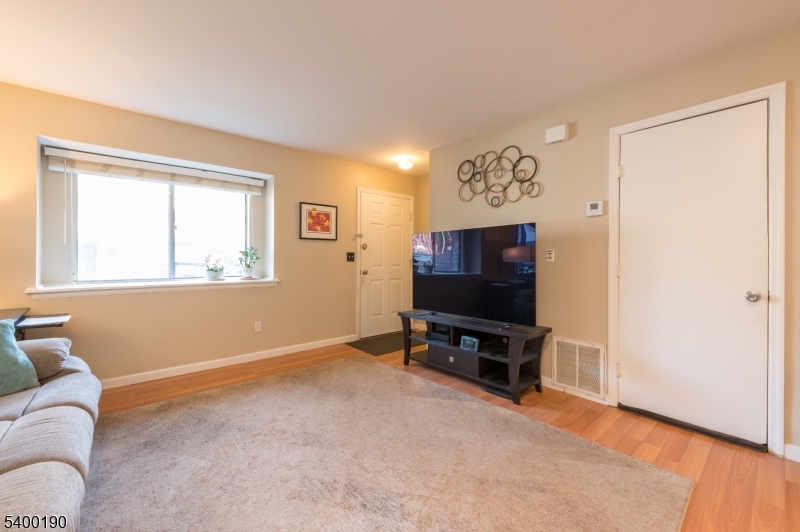 Union Twp., NJ 07083,303 Arsdale Ter #303