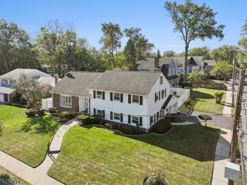 61 Country Club Ln, Springfield Twp., NJ 07081