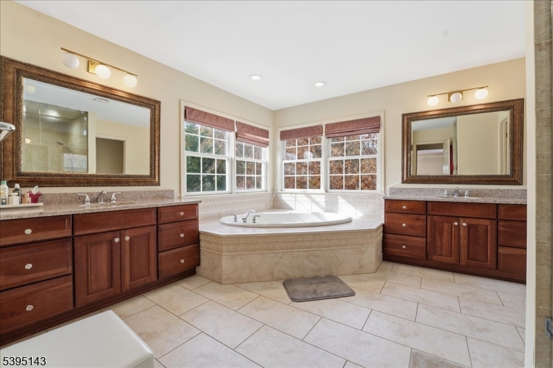 Oakland Boro, NJ 07436,65 Overlook Rdg