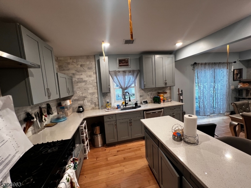 Newark City, NJ 07106,149 Smith St