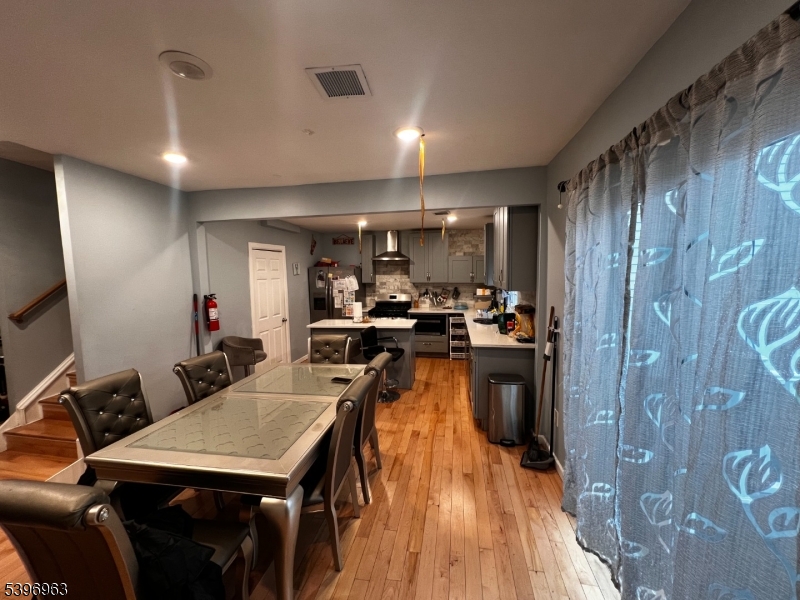 Newark City, NJ 07106,149 Smith St