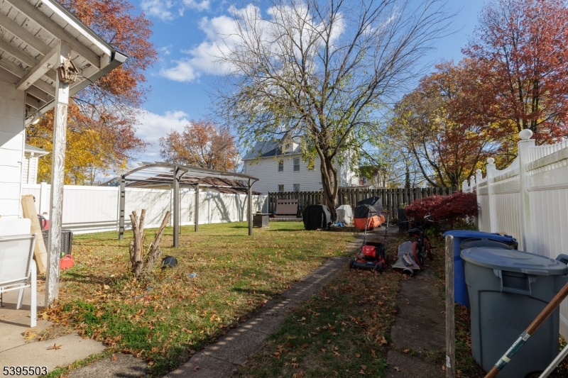 Rahway City, NJ 07065,935 Thorn St