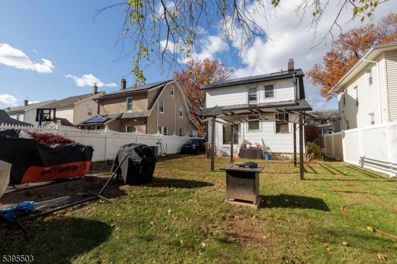 Rahway City, NJ 07065,935 Thorn St