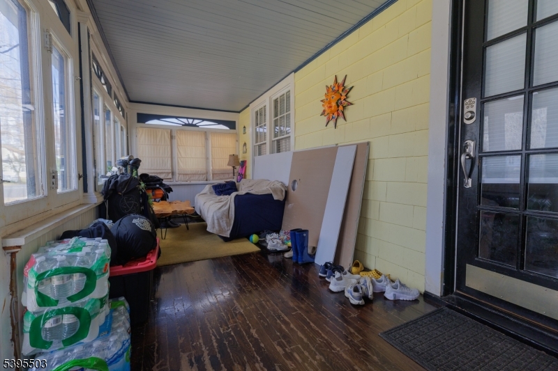 Rahway City, NJ 07065,935 Thorn St