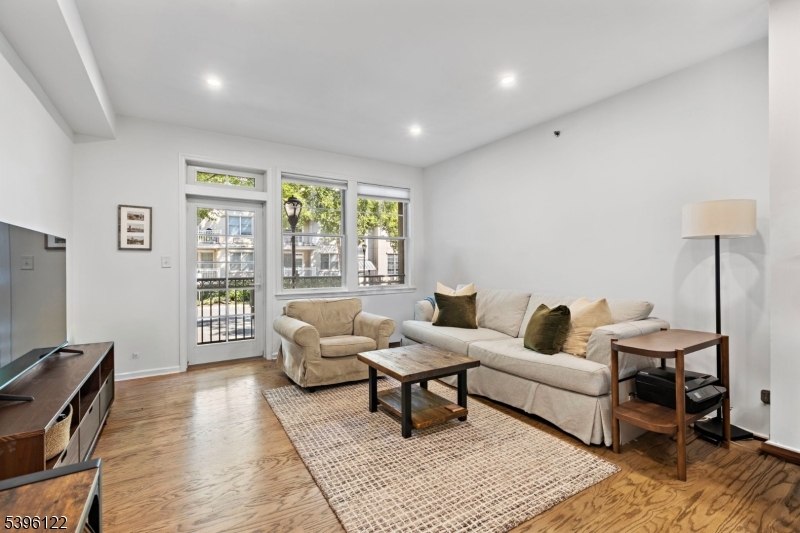 Jersey City, NJ 07305,4 Constellation Pl 101 #101