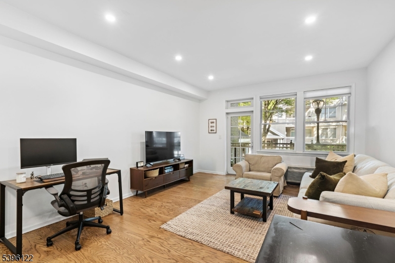 Jersey City, NJ 07305,4 Constellation Pl 101 #101