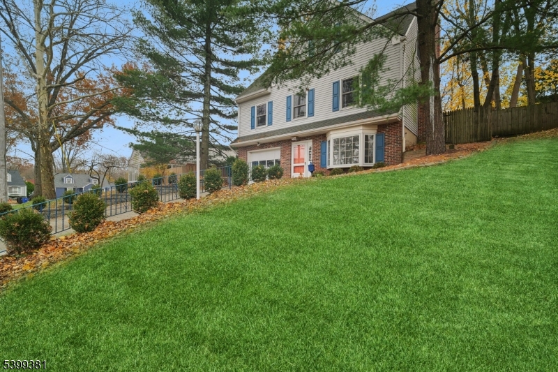 Summit City, NJ 07901,17 Edison Dr