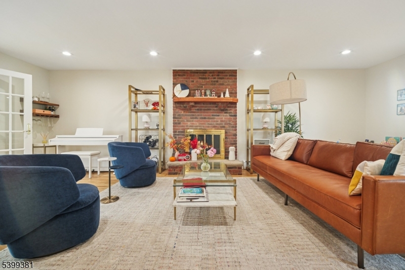 Summit City, NJ 07901,17 Edison Dr