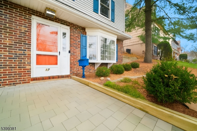 Summit City, NJ 07901,17 Edison Dr