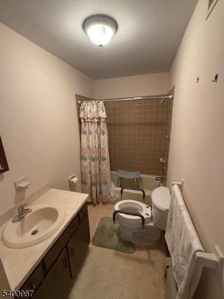 Manville Boro, NJ 08835,153 S 7Th Ave