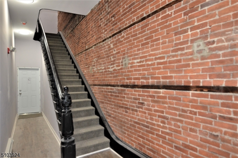 Phillipsburg Town, NJ 08865,154 S Main St