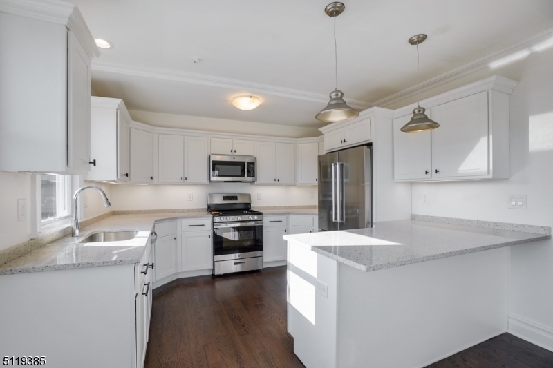 Madison Boro, NJ 07940,174 Main St #2