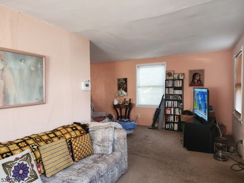 Wanaque Boro, NJ 07420,24 Roseland Ave