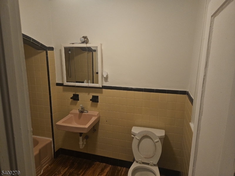 Garfield City, NJ 07026,69 Passaic St