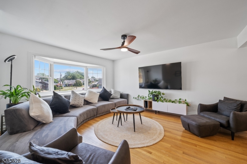 Clifton City, NJ 07013,83 Larkspur Ln