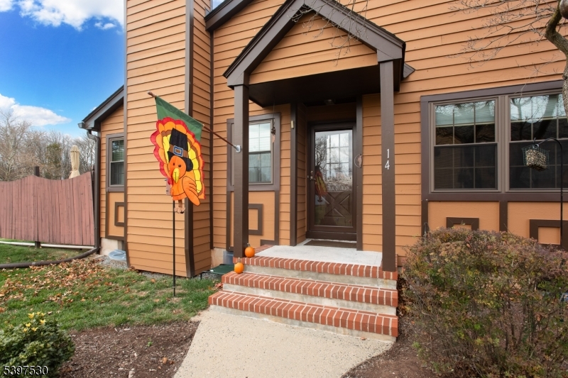 14 Manor Dr, Hillsborough Twp., NJ 08844