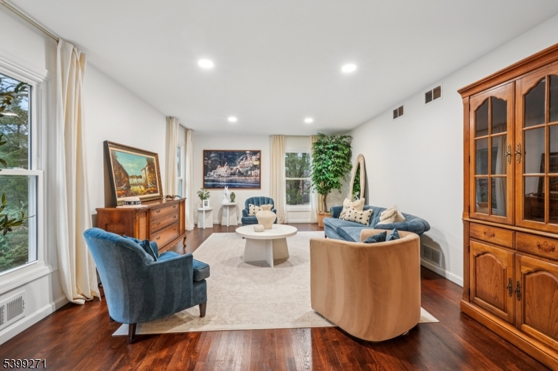 Branchburg Twp., NJ 08876,215 Readington Rd