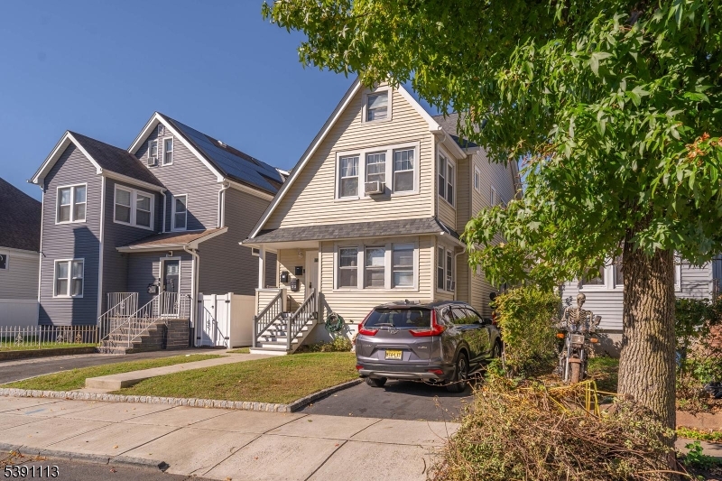 East Orange City, NJ 07017,17 Cottage Pl