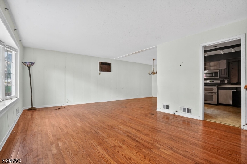 Cedar Grove Twp., NJ 07009,127 Harper Ter