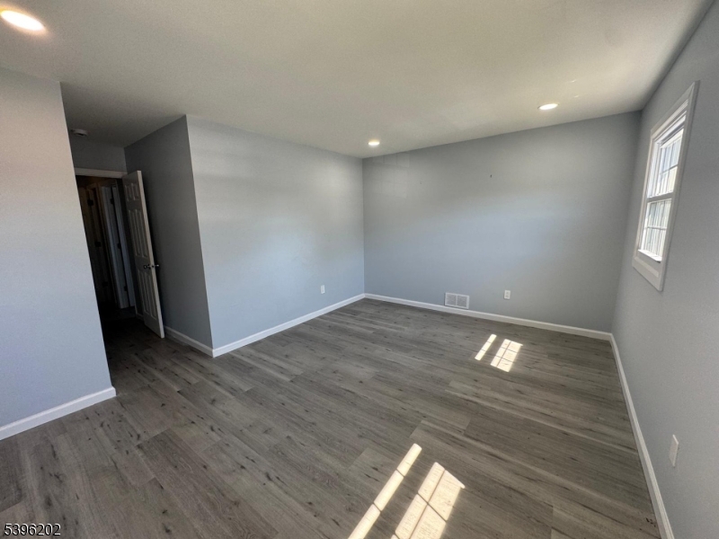 Carteret Boro, NJ 07008,37 Irving St